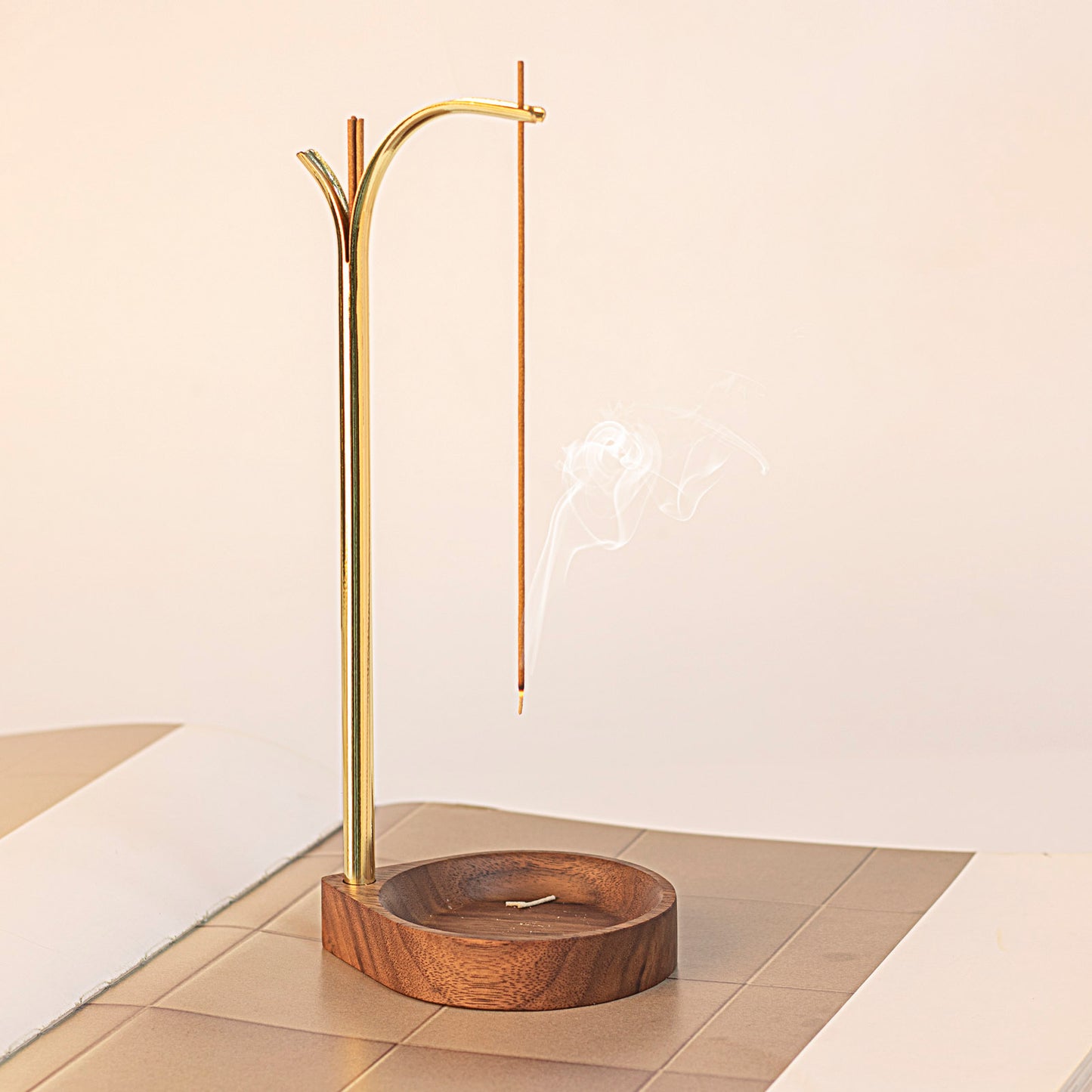 お香立て おしゃれ 線香立て 吊り下げ式 線香たて 香炉 立て 香皿 線香たて 縦置き インセンスホルダー香台 木製インセンスバーナー 真鍮 お線香 癒し 線香立て 御洒落 シンプル インテリア お家でリラックス