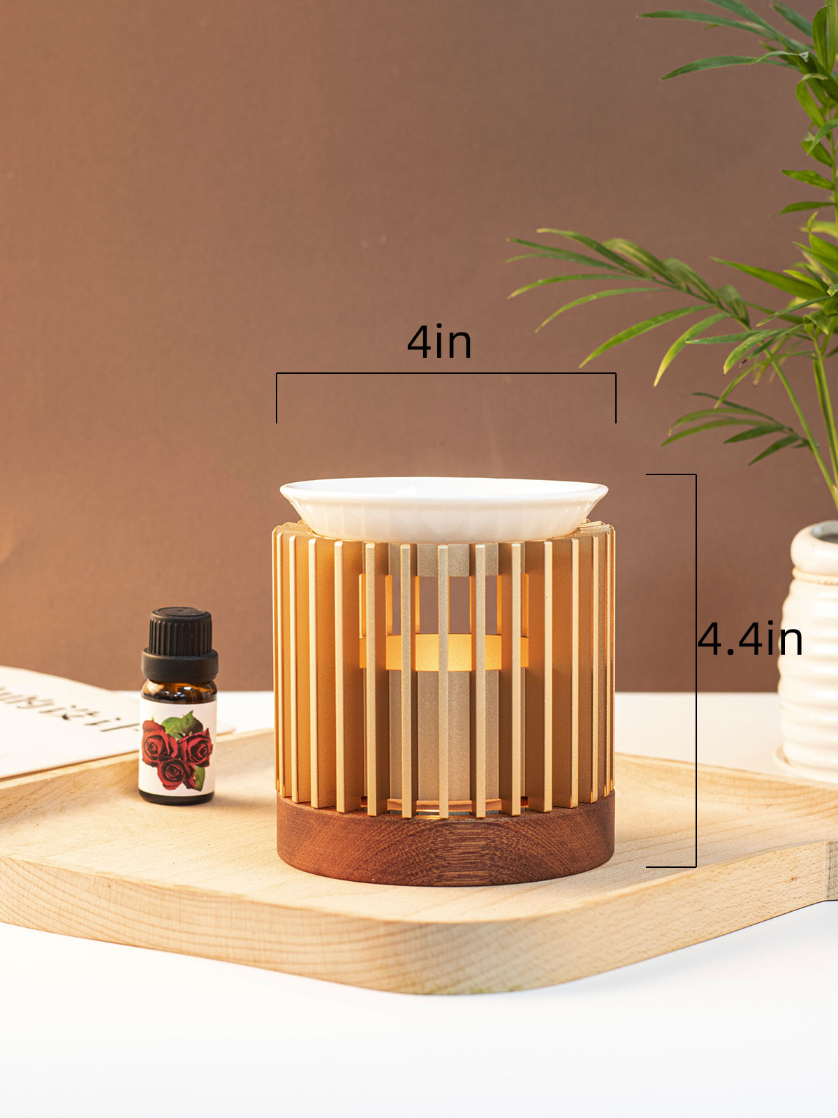 Aromatic oil burner, The vertical rods capture the candlelight just right to set the ideal mood for a perfect evening.